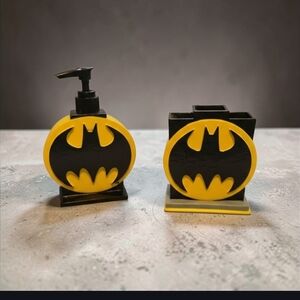 DC Comics Black and Yellow Bath Accessories Set